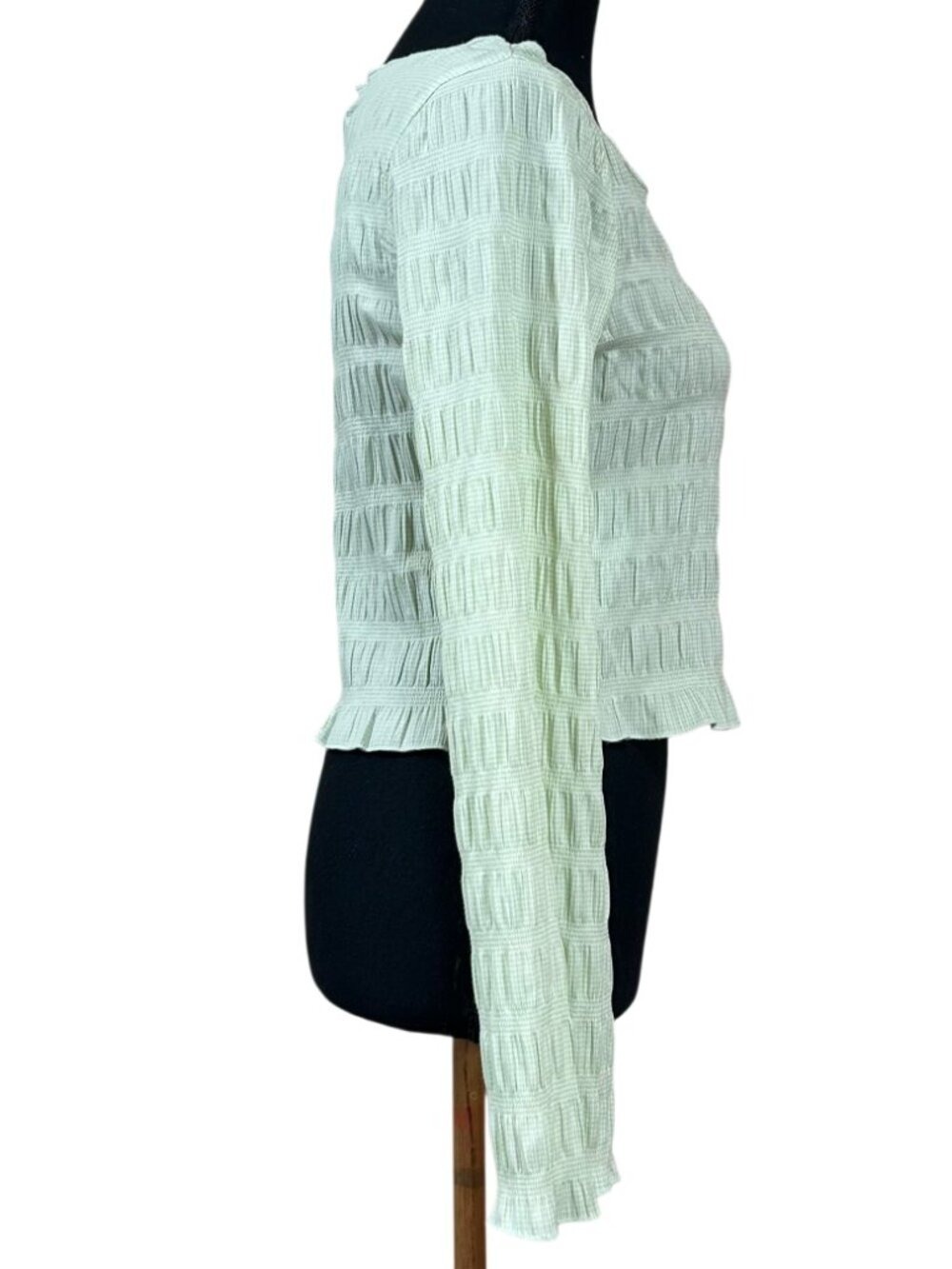 Kendall & Kylie Light Green Long Bell Sleeve Smocked Cropped Top Size S - Picture 2 of 8